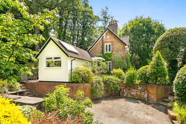 Ottershaw Park, Ottershaw KT16 3 bed detached house for sale