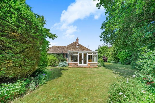 Horsham Road, Handcross RH17 2 bed detached bungalow for sale