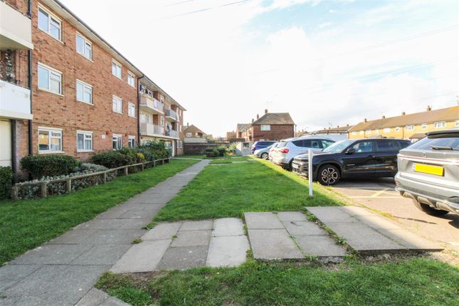 3 bedroom flat for sale