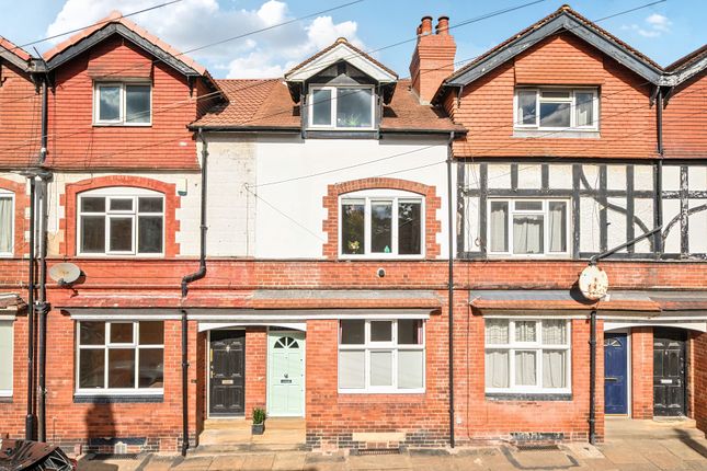 Hawthorn Vale, Leeds LS7 4 bed terraced house for sale