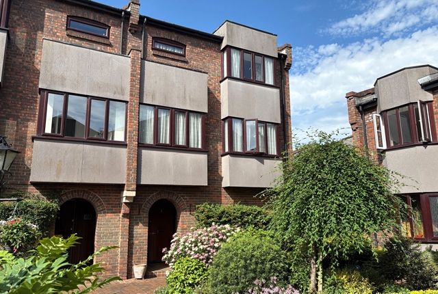 Allhallows Court, Honiton EX14 2 bed semi