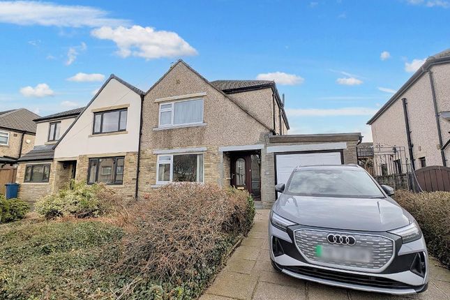 Warwick Drive, Clitheroe, BB7 2BG 3 bed semi