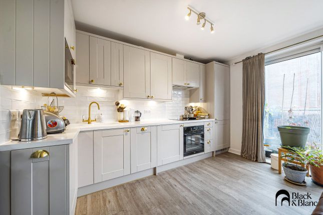 Addiscombe Grove, Croydon, CR0 2 bed apartment for sale