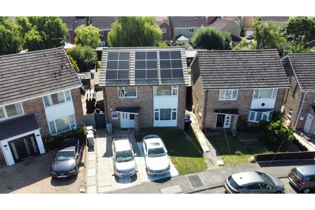 4 bed detached house