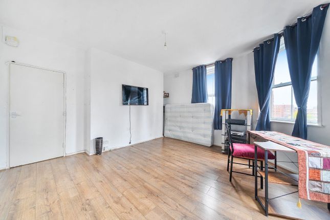 South Lambeth Road, London, SW8 2 bed flat for sale
