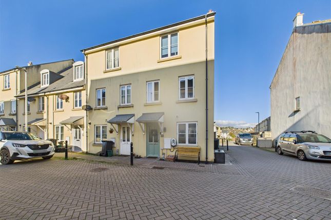 4 bedroom end of terrace house for sale