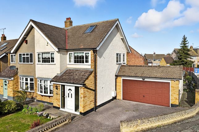 Cheshire Close, Hornchurch, RM11 3 bed semi