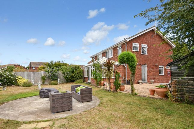 Raphael Drive, Shoeburyness, Essex, SS3 3 bed semi