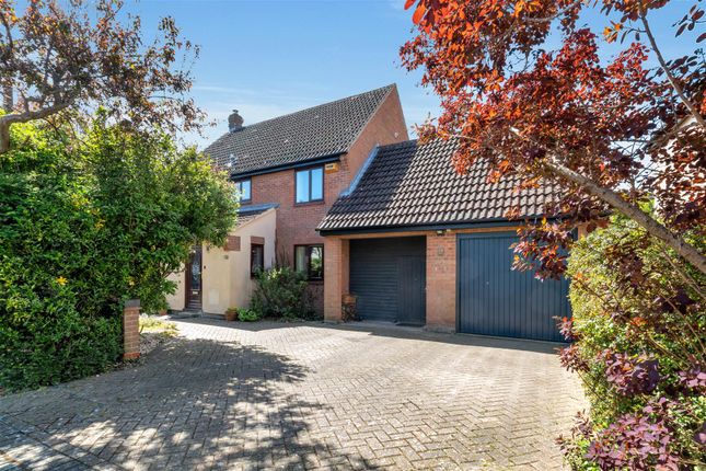 Farinton., Two Mile Ash, Milton Keynes 4 bed link detached house for sale