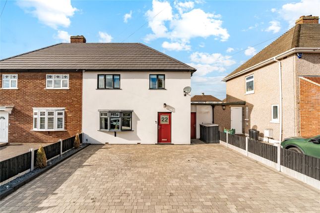 Plumpton Avenue, Hornchurch, RM12 3 bed semi