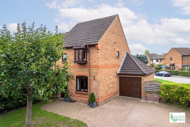 Guernsey Close, Guildford GU4 3 bed end of terrace house for sale