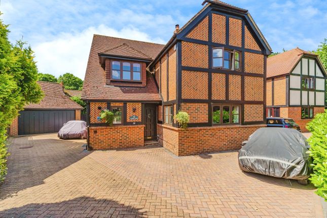 Court Meadow Close, Crowborough TN6 4 bed detached house for sale