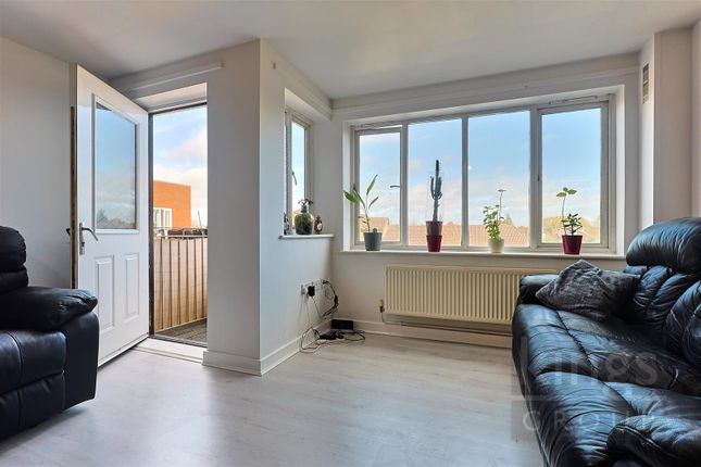 Archibald Close, Enfield 2 bed flat for sale