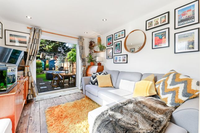 Wilton Road, London SW19 2 bed maisonette for sale