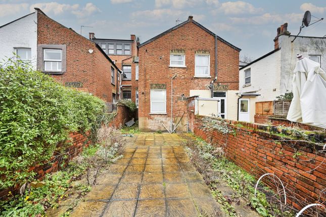 Wendover Road, Harlesden, London, NW10 3 bed flat for sale