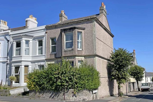 6 bedroom end of terrace house for sale