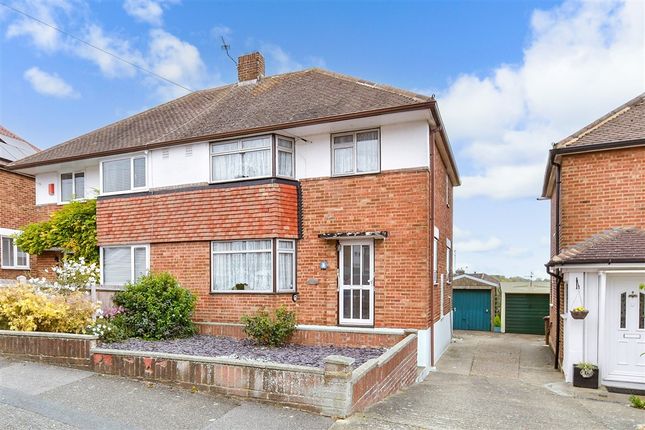 Amethyst Avenue, Davis Estate... 3 bed semi