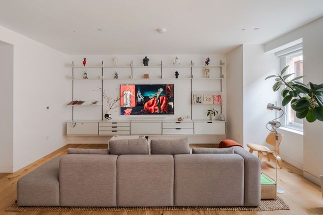 Kensington Court Gardens, London W8 2 bed flat for sale