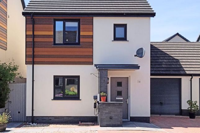 3 bed link detached house