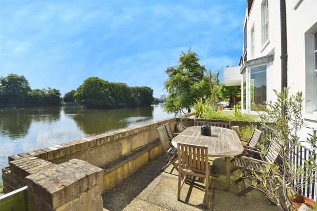 Strand On The Green, London 4 bed terraced house for sale