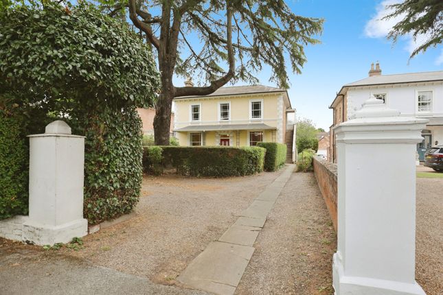 5 bedroom town house for sale
