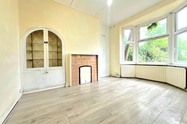 Dickens Avenue, Uxbridge UB8 3 bed semi