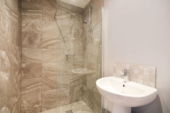 Gartmoor Gardens, London SW19 2 bed apartment for sale