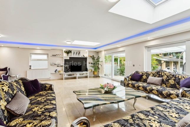 Chase Side, London N14 7 bed detached house for sale