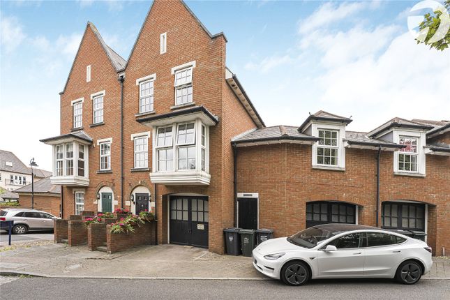 Calcroft Avenue, Greenhithe, Kent, DA9 4 bed terraced house for sale