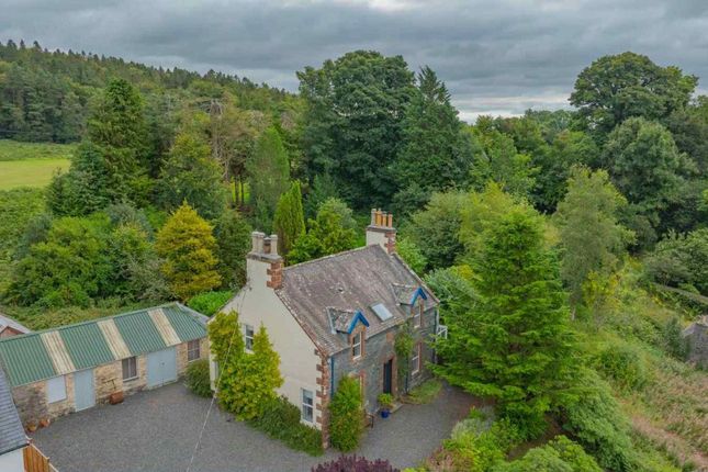 5 bed detached house
