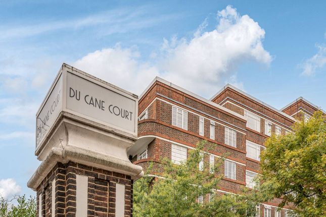 Balham High Road, Balham, London, SW17 2 bed flat for sale