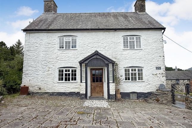 Penybontfawr 4 bed detached house for sale