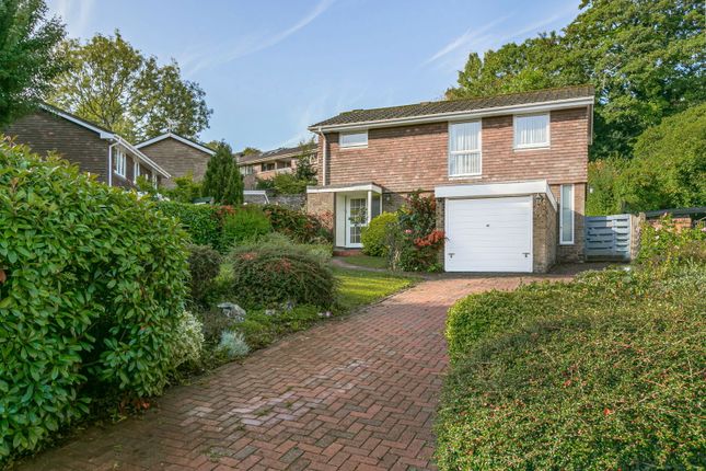 Byron Avenue, Coulsdon, CR5 2JS 3 bed detached house for sale