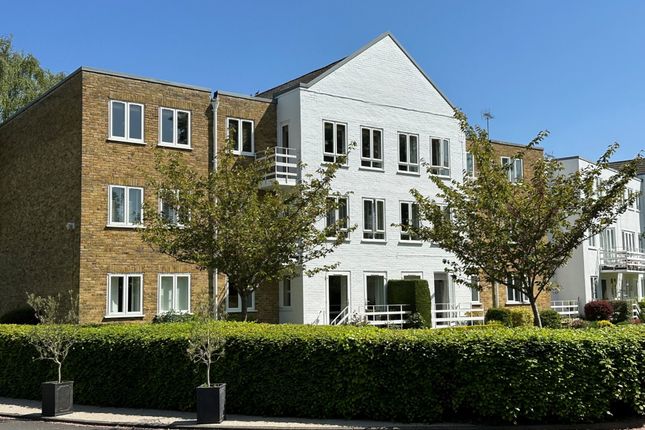 Bray, Maidenhead 2 bed apartment for sale