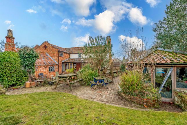 Toad Row, Henstead 3 bed cottage for sale