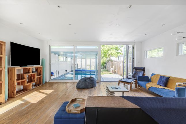 Haliburton Road, Twickenham, TW1 3 bed bungalow for sale