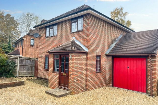 Greenfield Road, Farnham, Surrey, GU9 3 bed detached house for sale