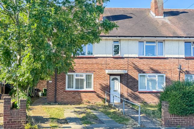 Chelmsford Avenue, Romford RM5 2 bed maisonette for sale
