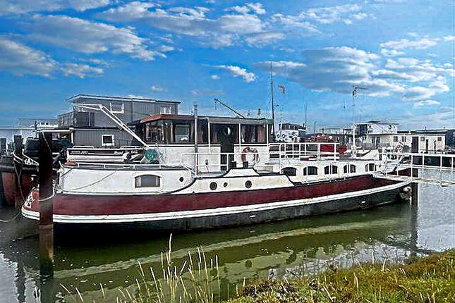 Vicarage Lane, Hoo ME3 2 bed houseboat for sale