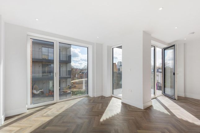 3/5 Bombay Street, London, SE16 3 bed flat for sale