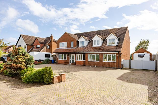 4 bed detached house