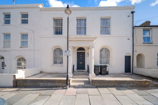 Gravesend, Kent DA12 5 bed terraced house for sale