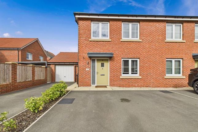 Darcy Close, Pontefract WF8 3 bed semi