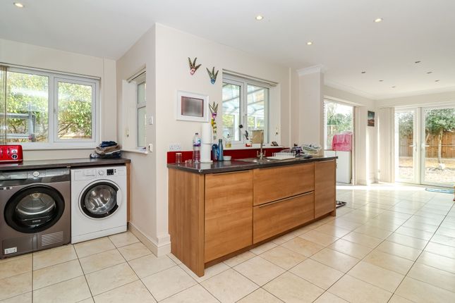 4 bed detached house