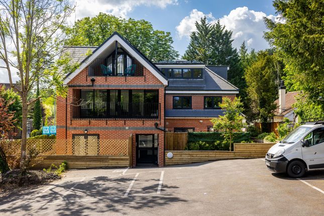 Whyteleafe Hill, Whyteleafe, CR3 1 bed apartment for sale