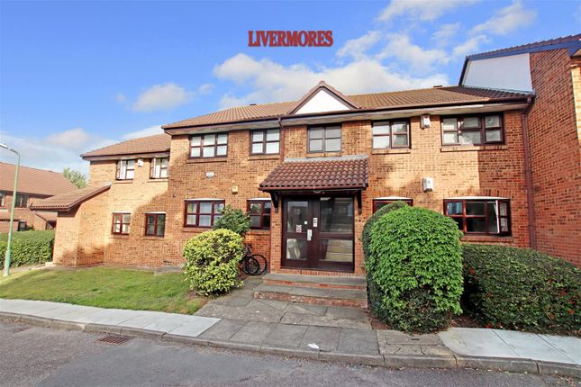 Bishops Court, Greenhithe 2 bed flat for sale