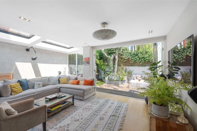5 bedroom end of terrace house for sale