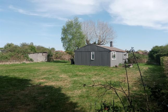 West Drive, Highfields Caldecote CB23 2 bed bungalow for sale