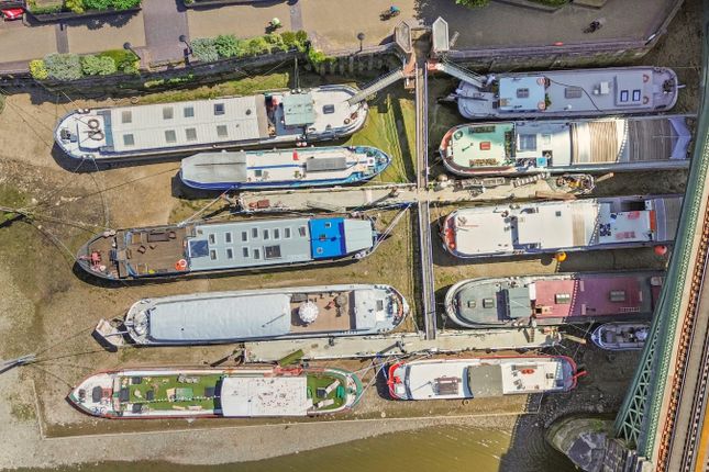 1 bed houseboat