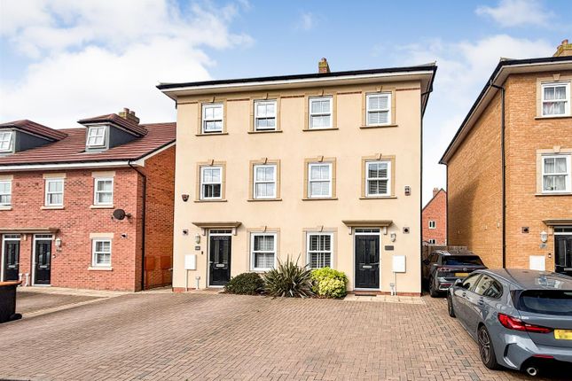 Danegeld Avenue, Great Denham, Bedford 4 bed semi
